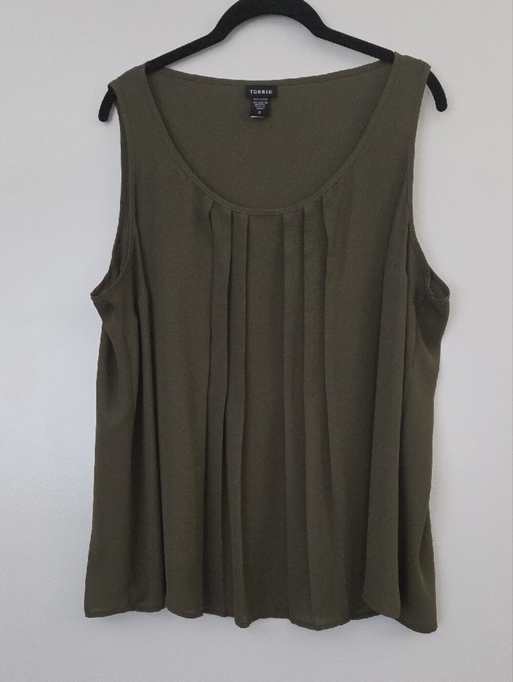 Torrid Olive Green Pleated Scoop Neck Sleeveless Top - Picture 2 of 5